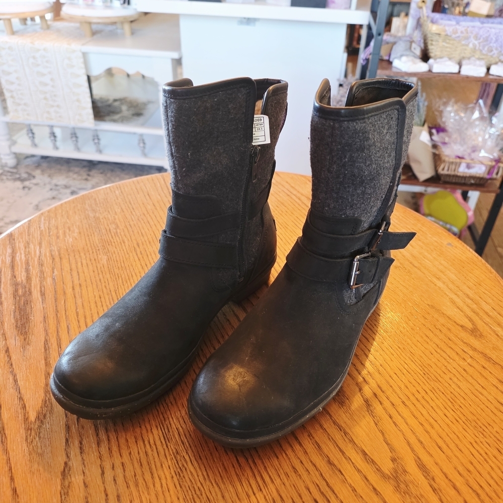 UGG Simmens Waterproof Sheepskin Wool Winter Boots - Picture 8 of 9